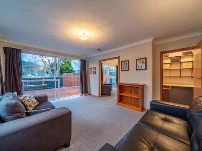 13 Oxford Crescent, Ebdentown