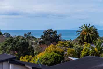 2/681 Beach Road, Rothesay Bay