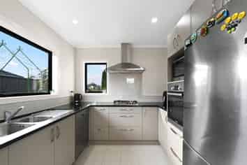 25 Stan Heather Drive, Glenview