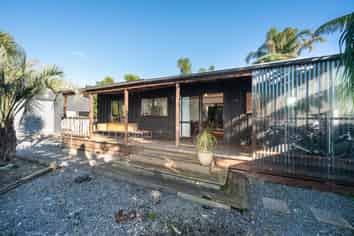 28 Cedar Road, Te Awanga