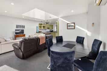 32B Elizabeth Street, Victoria