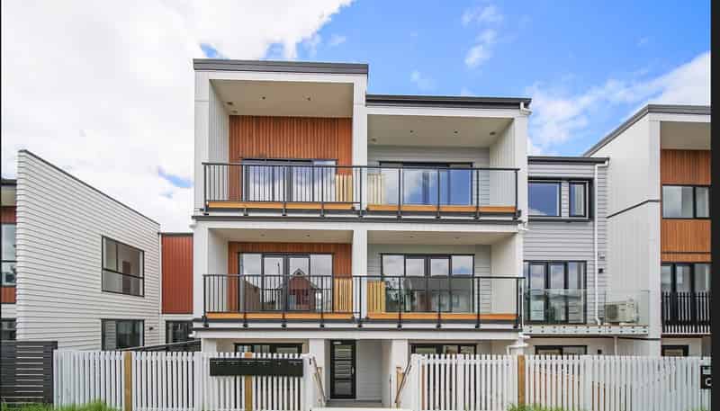 102/189 Clark Road, Hobsonville