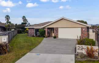 22 Pinewood Grove, PARAPARAUMU BEACH