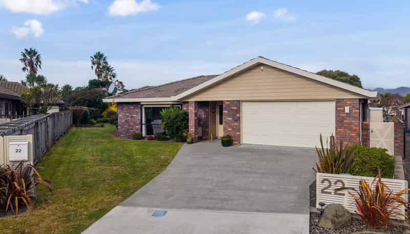 22 Pinewood Grove, PARAPARAUMU BEACH