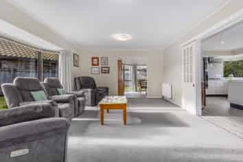22 Pinewood Grove, PARAPARAUMU BEACH