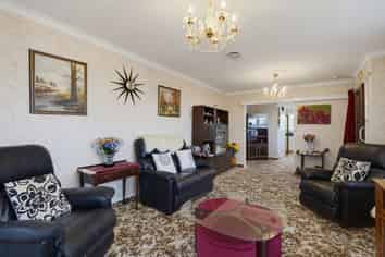 1/102 Lake Terrace Road, Burwood