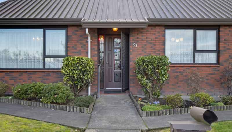 1/102 Lake Terrace Road, Burwood