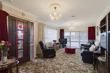 1/102 Lake Terrace Road, Burwood