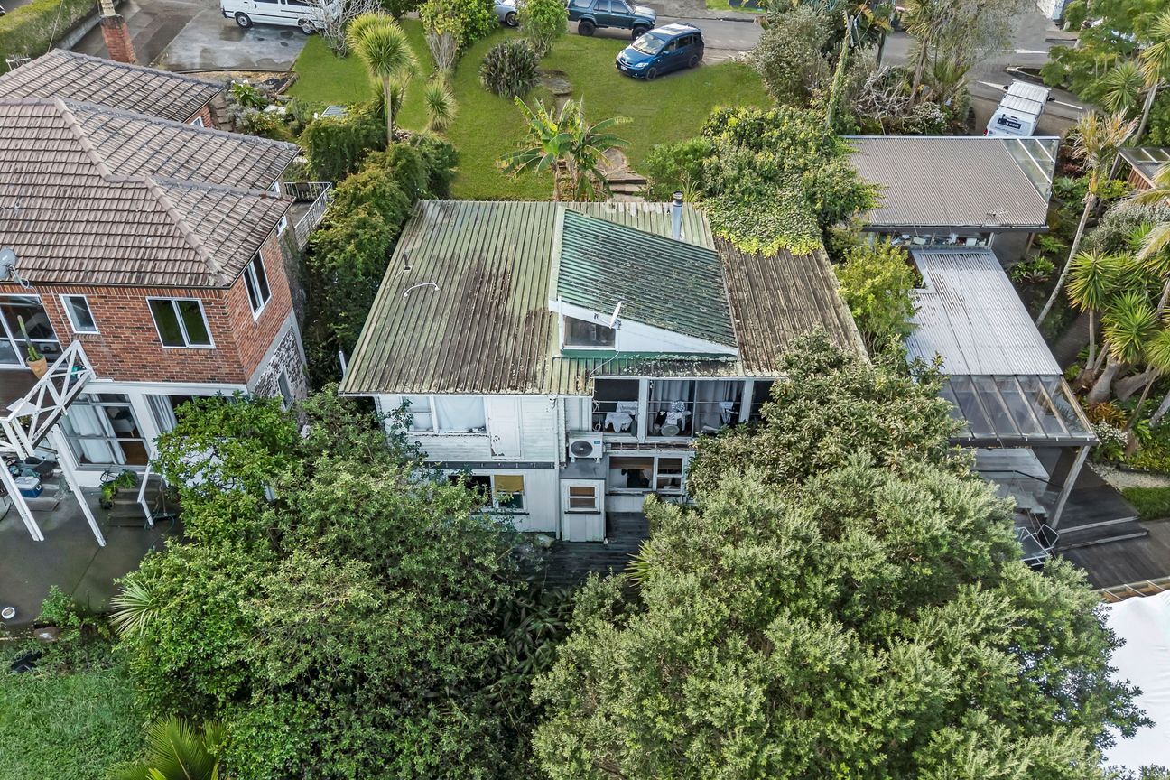 Waterfront Potential - 1,037sqm - Mehr