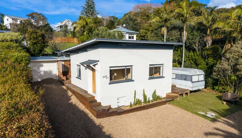 36 Ocean Road, Surfdale