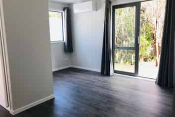 8B Paris Place, Birkenhead