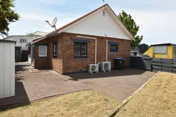 1097 Great North Road, Point Chevalier