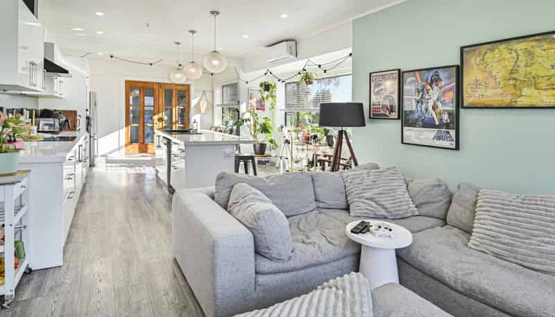 705 Massey Street, Akina