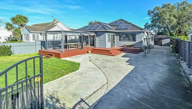 705 Massey Street, Akina