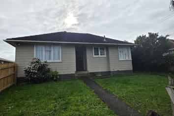 16 Clarkson Crescent, Otara