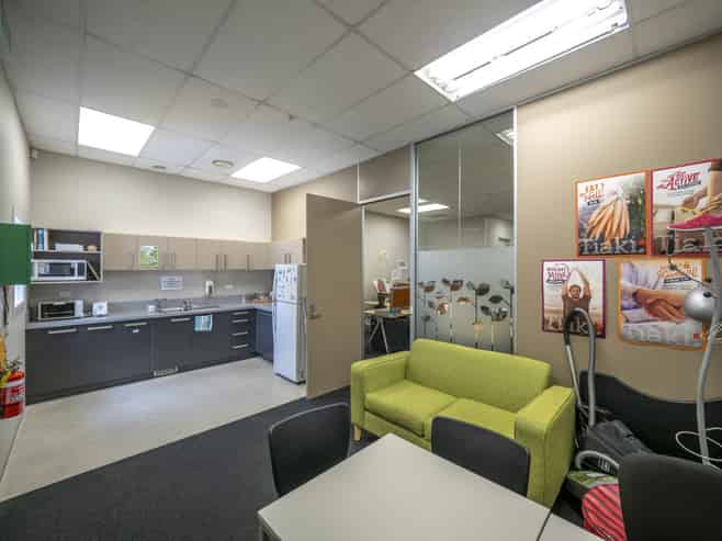 Prime Queen St premises - retail or office