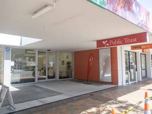Prime Queen St premises - retail or office