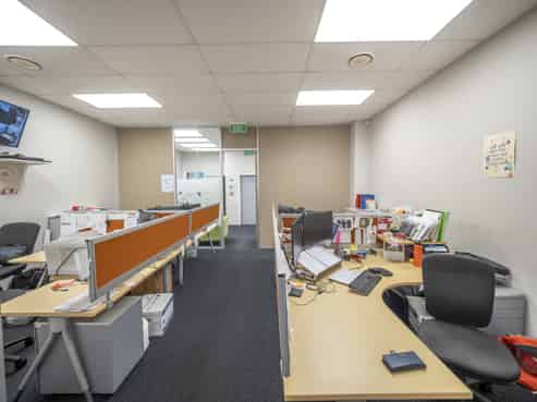 Prime Queen St premises - retail or office
