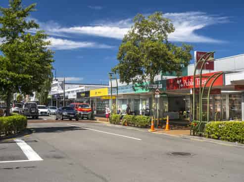 Prime Queen St premises - retail or office