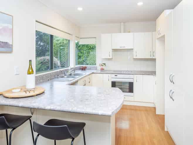 12 Fairburn Place, Leamington