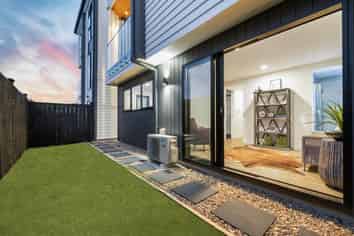 17A Kiwi Road, Point Chevalier