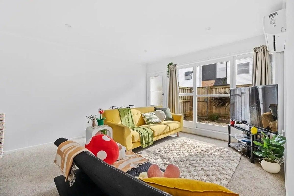 Renovated 2 bedroom, 1 bathroom unit - Aanzicht 6