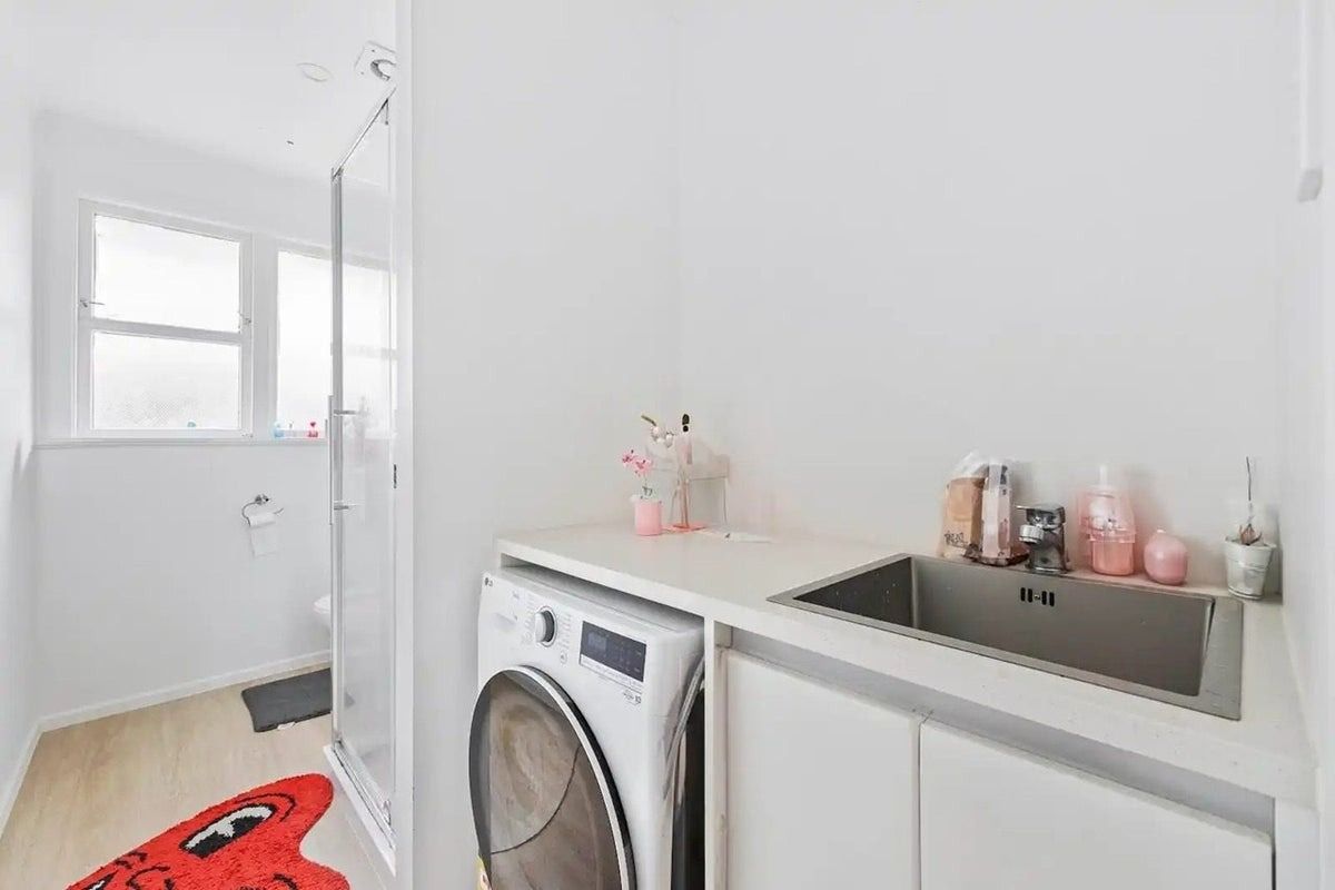 Renovated 2 bedroom, 1 bathroom unit - Meer