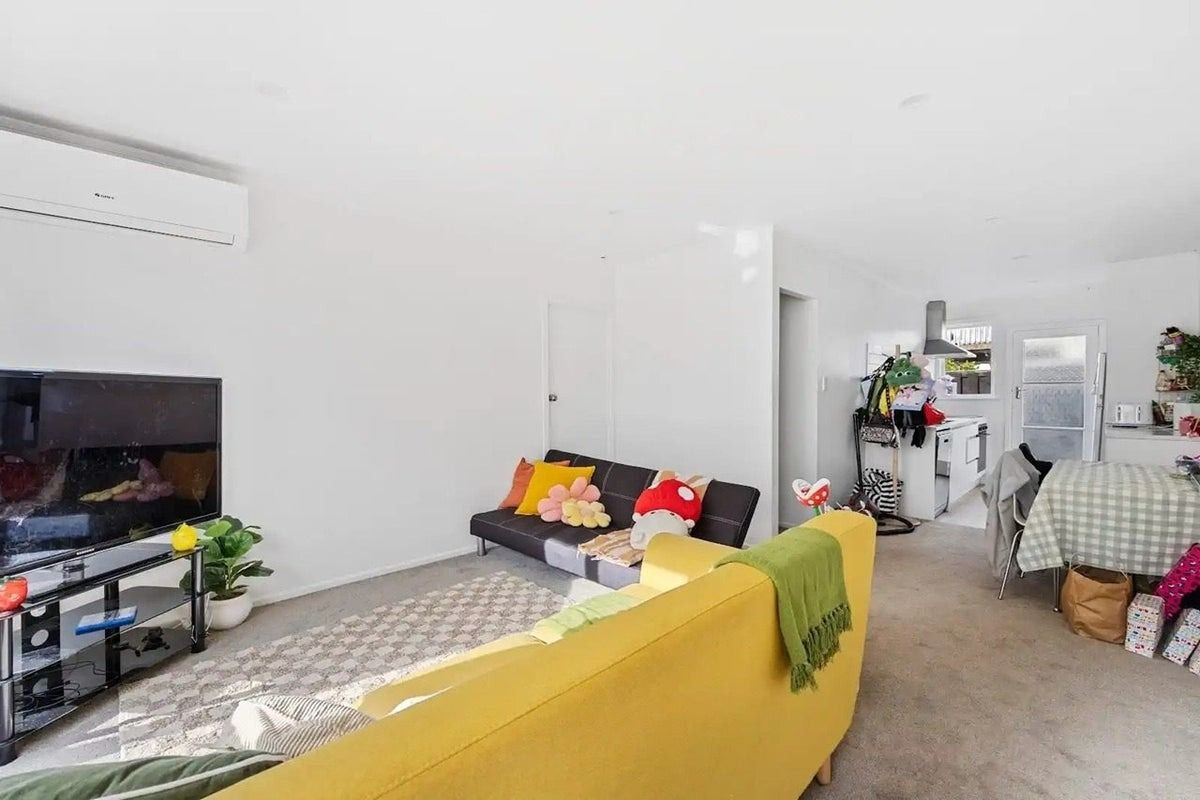 Renovated 2 bedroom, 1 bathroom unit - Aanzicht 3