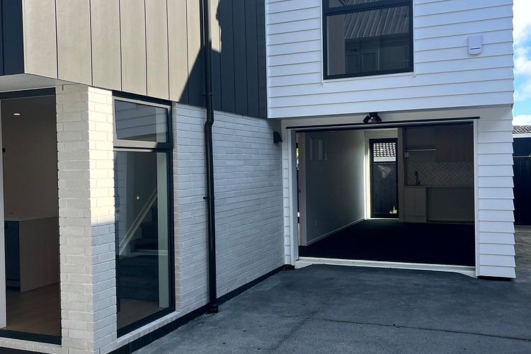 Quality new home, Westlake zoned, 2 car parking - Bild 5