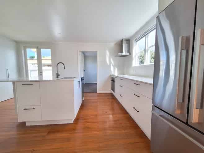 24 Hazel Ave, Mount Roskill