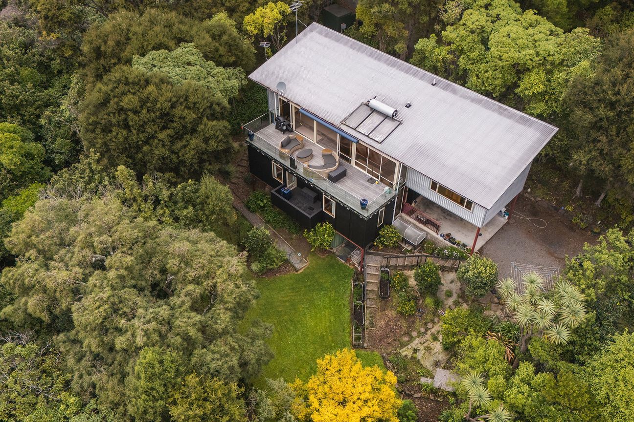 Superb, sheltered location, bush & harbour view. - Altro
