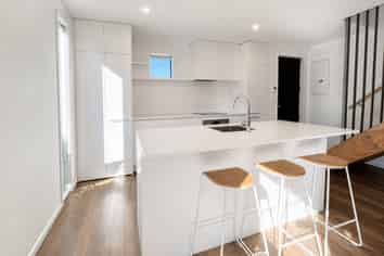 1/23 Hills Road, Edgeware