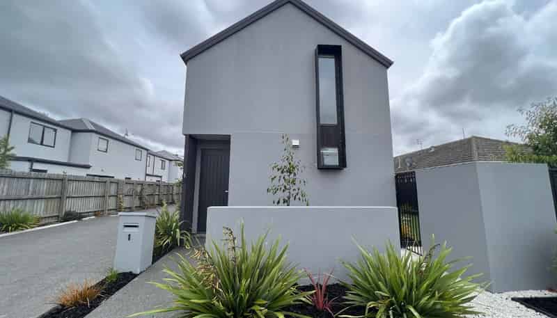 1/23 Hills Road, Edgeware