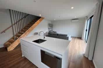 1/23 Hills Road, Edgeware