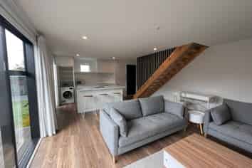 1/23 Hills Road, Edgeware