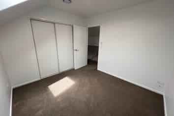 1/23 Hills Road, Edgeware