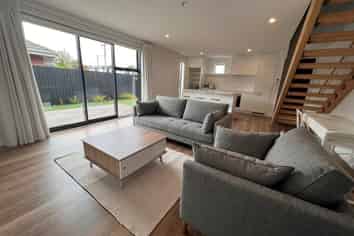 1/23 Hills Road, Edgeware