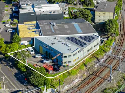 SOLID VACANT WAREHOUSE & OFFICE - MOVE ON IN