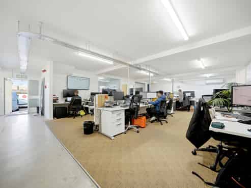 SOLID VACANT WAREHOUSE & OFFICE - MOVE ON IN