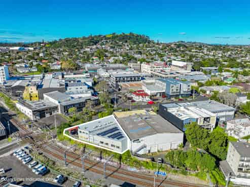 SOLID VACANT WAREHOUSE & OFFICE - MOVE ON IN