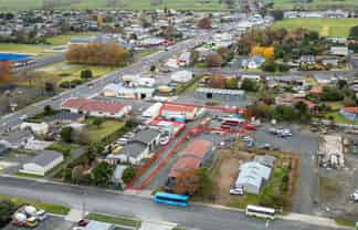 Centrally located shed & yard