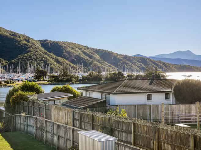 295F Waikawa Road, Waikawa