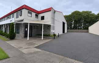 Modern Workshop & Office in High-Traffic Location