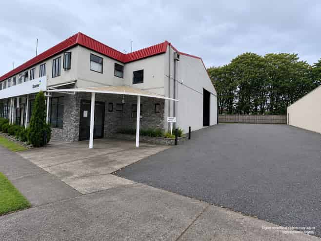 Modern Workshop & Office in High-Traffic Location