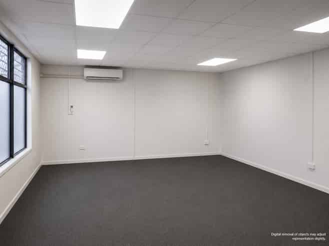 Modern Workshop & Office in High-Traffic Location