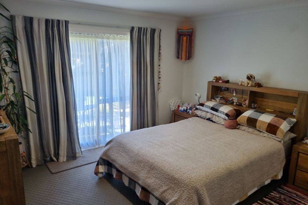 Sought-after Huntington. Lovely home. - Więcej