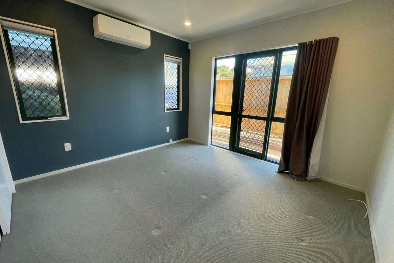 Private & Peaceful Living in the Heart of Ellerslie - Więcej