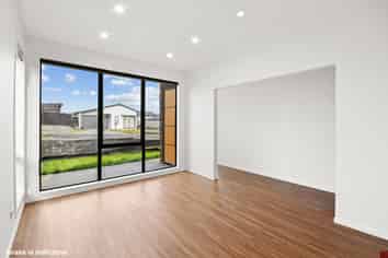 8 Whareono Road, Glenbrook