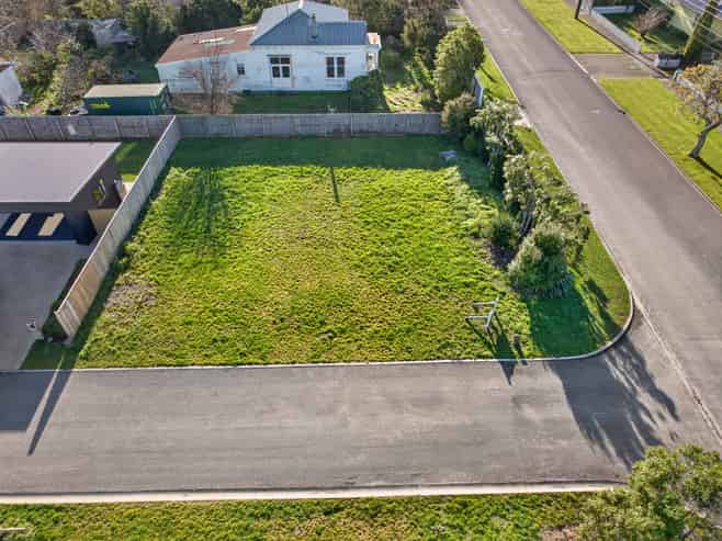 2 and 2A Macrocarpa Lane, Carterton