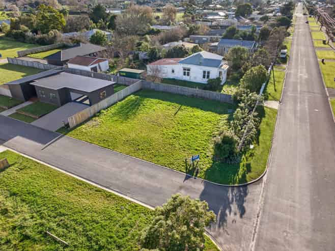 2 and 2A Macrocarpa Lane, Carterton